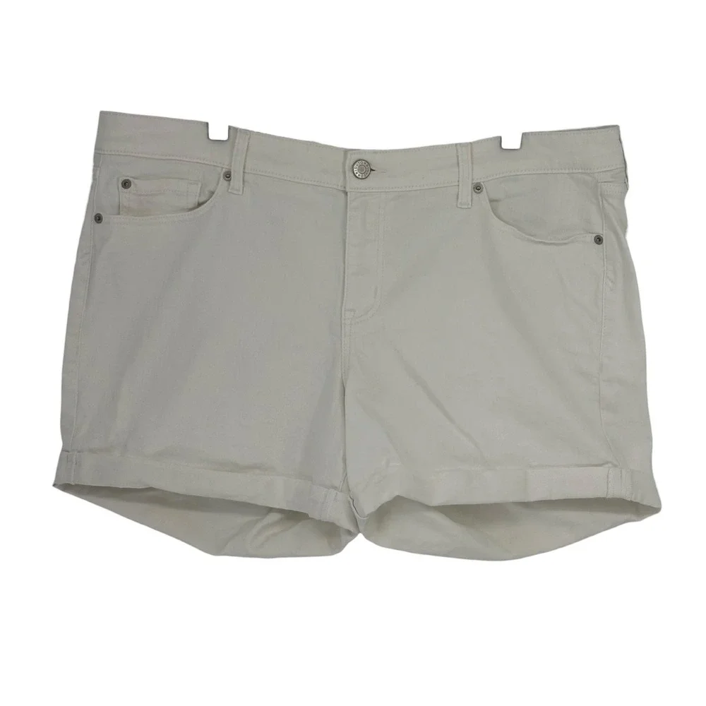 Torid Perfect 5 Short White Vintage Stretch Cuffed Denim 20